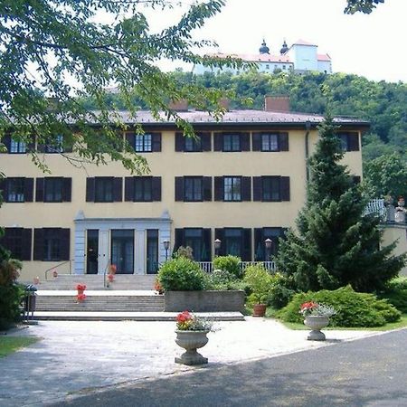 Blki Vendeghaz Hotel Тихани Екстериор снимка