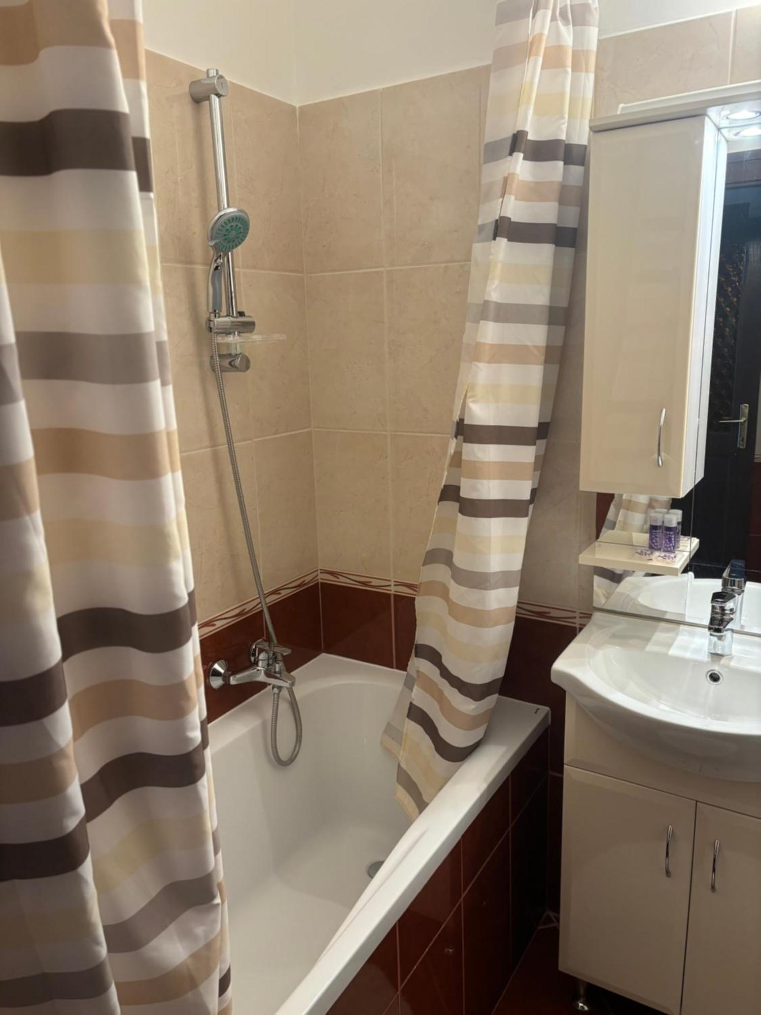 Blki Vendeghaz Hotel Тихани Екстериор снимка